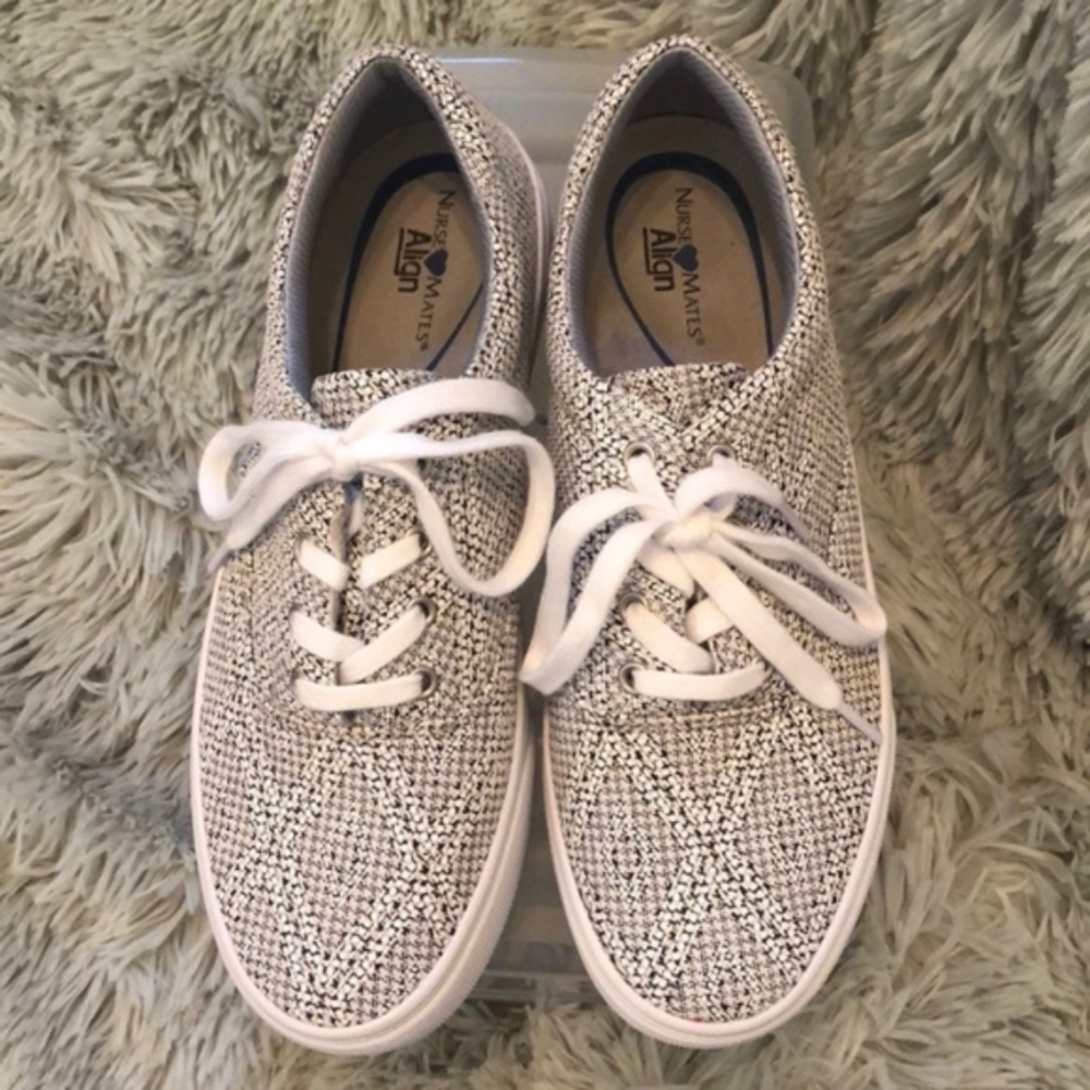 NEW: Women’s Nurse Mates Arch Support Sneakers